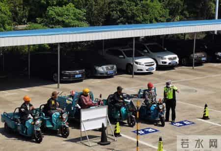 电摩三轮车驾照新规：满足2个条件就能考，速看