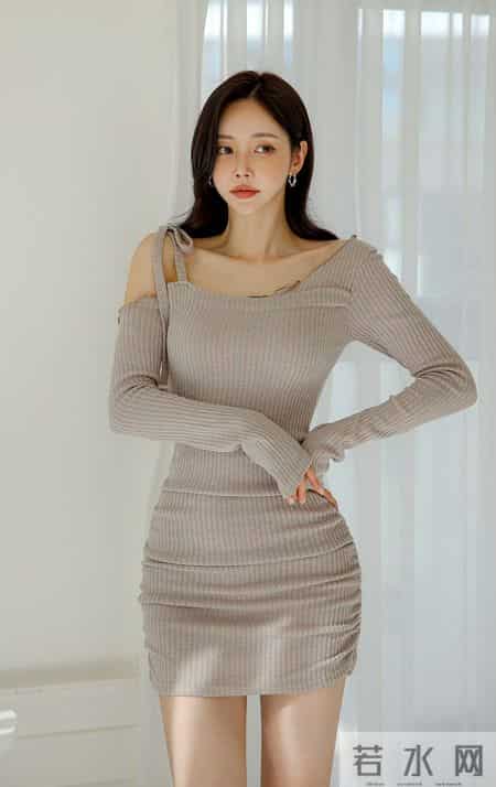 裸杏露肩轻熟裙｜是柔光里的奶茶甜柔美人