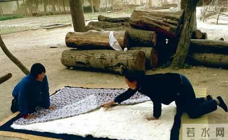 儿子今年48岁还不愿结婚，当晚我把他灌醉，有意撮合他和邻居女儿