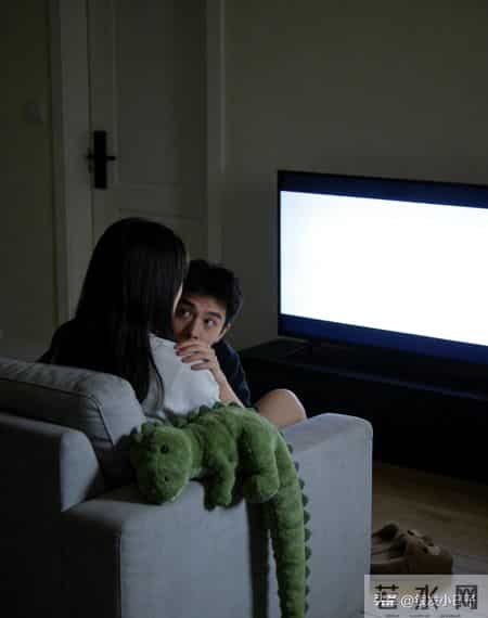 第一次和男友同居，我彻底懵了：原来男生私下这么“反差萌”！