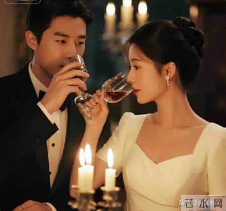 妻子同学会和男班长喝交杯酒，我录下发给他怀孕妻子，他电话炸了