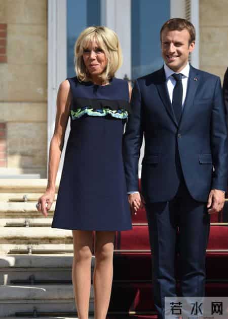 法国第一夫人遇劲敌,比美国第一夫人小2岁,衣品、年轻度输太多