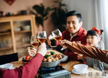 过年期间，这2种食物一口不能给娃吃，亲戚再热情也要懂得拒绝