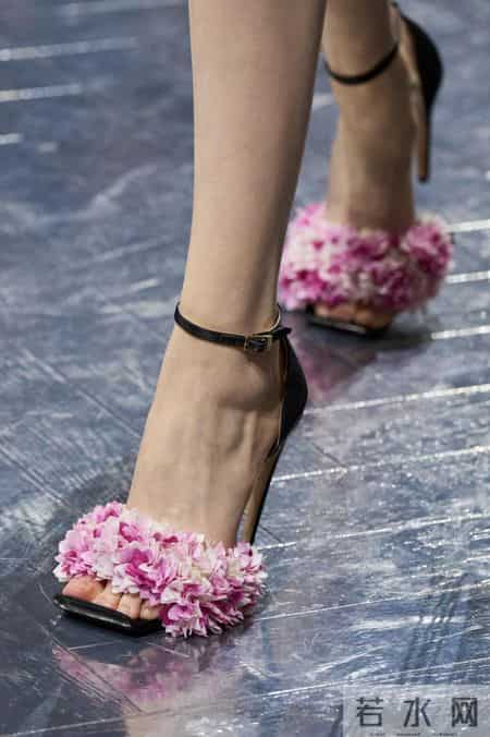 当Dior女孩不再只是“美”