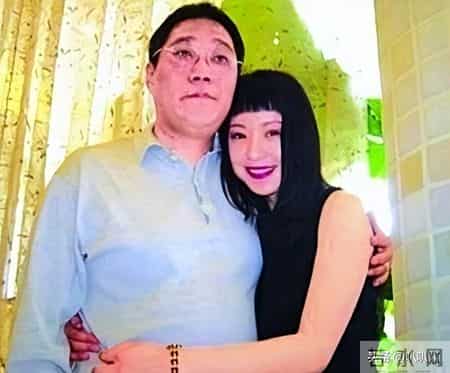 结婚23年她的内衣都是丈夫洗，在丈夫入狱后，她为夫还债三千万