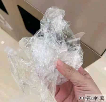 提醒大家：洗衣机里，不管有几件衣服，千万要记得放几个塑料袋！