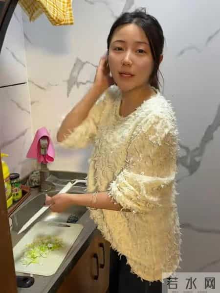 天津小伙接29岁离婚表嫂同居后续：表嫂正脸照流出曝更多离婚内幕