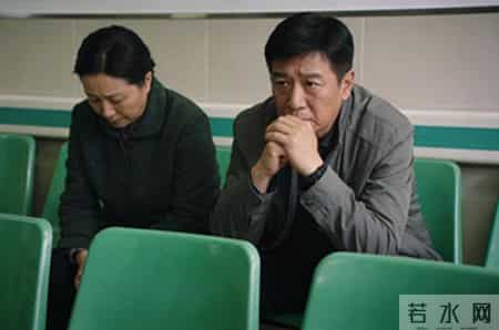 我55岁绝经3年，搬去乡下后竟又开始孕吐，去医院检查，老公路过走廊时跟一个女人的对话让我如坠冰窟