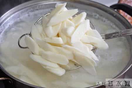 “冬天吃一根,腿脚站稳跟”,一次买25斤晒起来,泡水煮粥都很好