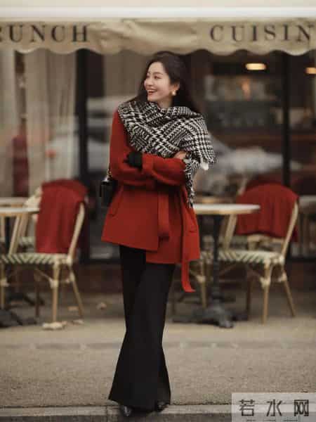 今年冬天流行“红色+黑色”穿搭组合，让你美出新高度！