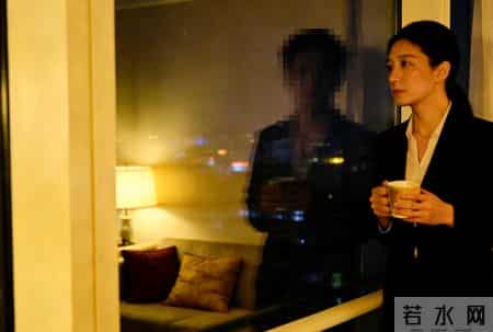 弟弟负债妈妈让我卖掉房子救人，我反问：你给他的房车留着过年？