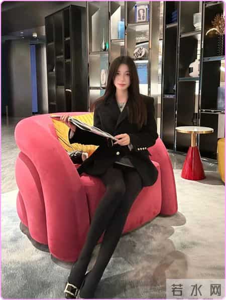 “哪有什么穿搭愁，你穿厚黑你也牛！”