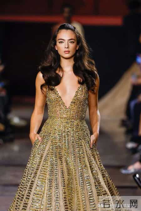 莫妮卡·贝鲁奇女儿Deva Cassel 为Elie Saab 2026 春夏高定秀场走秀