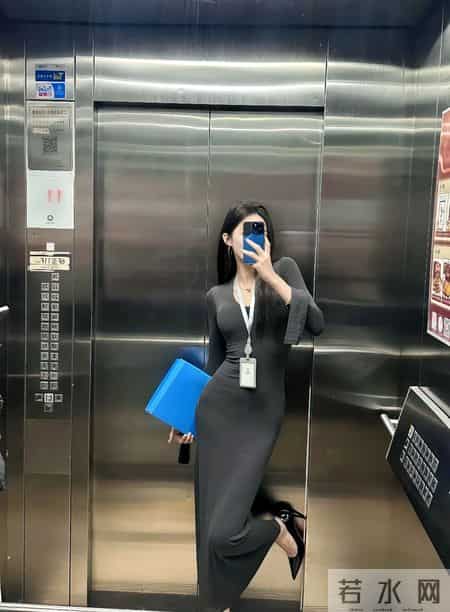 发现了本命连衣裙，蹬上尖头鞋绝了~