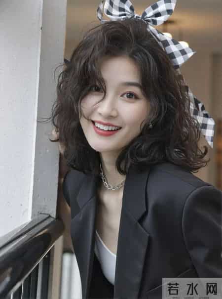 2026年最火“慵懒羊毛卷”！显脸小还减龄，手残党也能轻松打理