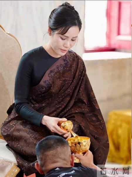 诗妮娜新造型美翻了，穿沙丽360度无死角，印度风体验卡风情万种