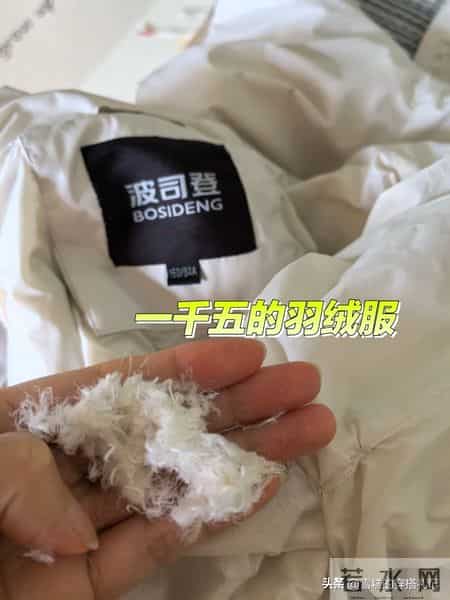 难怪没人穿大鹅、波司登了！满街都是这3个品牌，时髦百搭又平价