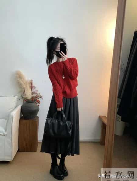 新年内搭就穿「毛衣+半裙」 ,聚会吃漂亮饭赢麻了!