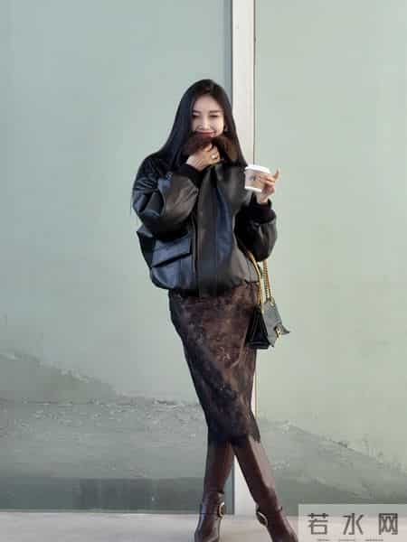 高跟筒靴+蕾丝=致命诱惑,这姐美到犯规