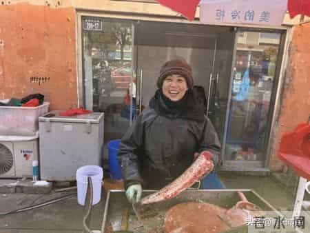 在盐城大丰幸福路买鱼，意外撞见“鱼娘西施”，把我看呆了……