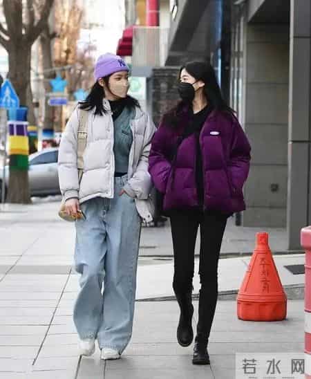 去上海发现，羽绒服没人搭小脚裤，满大街都在穿阔腿裤，高级时髦