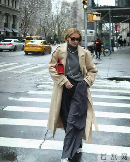 “灰色毛衣”这么穿，真的很高级！