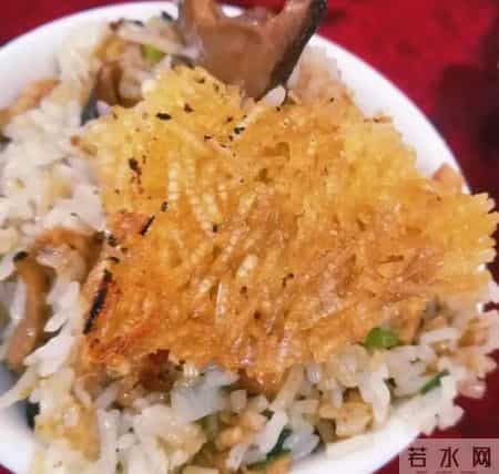 广东恩平，一家开在田野的大排档，每天满座，食客开300公里车来吃，碌鹅不预订吃不到