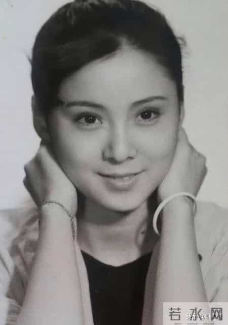 结婚23年她的内衣都是丈夫洗，在丈夫入狱后，她为夫还债三千万