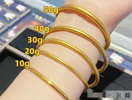 金手镯15克和50克戴起来差别有多大?实拍对比惊人!