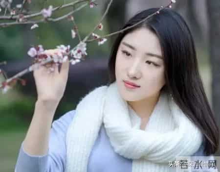 45岁男人和老婆冷战后，赌气去外地工作10年，回来踏进家门愣了