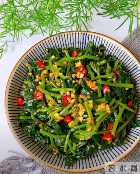 它是“长寿菜”，一吃通便，二吃护眼，三吃降压，中老年要常吃