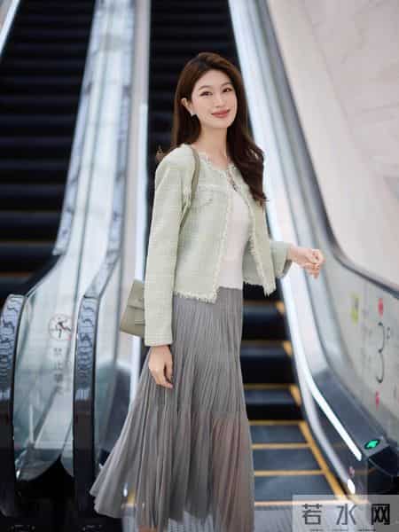 广东省台主持人彭婷婷日常通勤装穿搭美拍，优雅又温婉的大姐姐