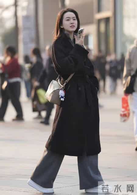 被杭州街拍惊艳到了!满大街都是基础款,看似简约却个个高级,回头率超高!