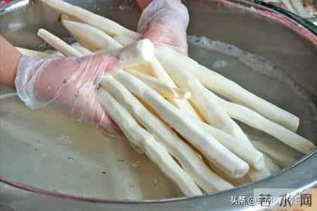 “冬天吃一根,腿脚站稳跟”,一次买25斤晒起来,泡水煮粥都很好