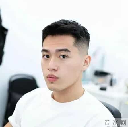 男人过了40岁，尽量少留这4种“发型”，乍一看时髦，实际很土气