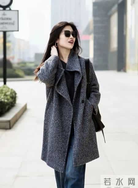 “深灰色大衣+阔腿裤”秋冬最经典搭配，干练随性有气质，太爱了