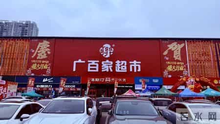 开业了！南宁广百家超市亭洪路店，人多得路边都停不下电动车了！