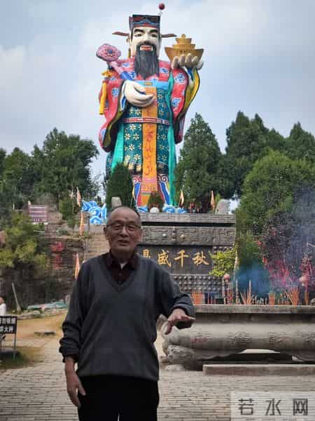 婆婆去年过年给儿媳转一万没动静，今年转两万盼回声，快别指望了