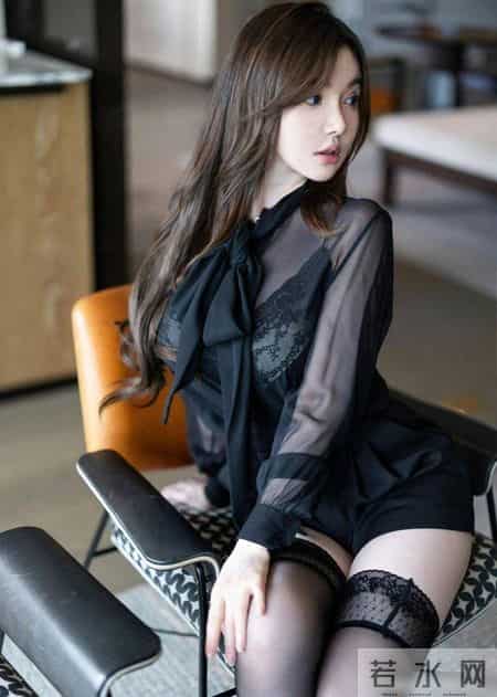 优雅知性的黑色衬衫裙，既柔软又质感满满