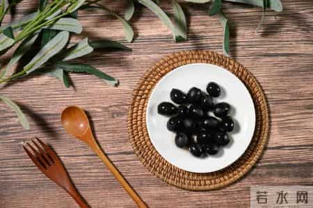 你还在为白发而烦恼吗?快来试试这个天然方法