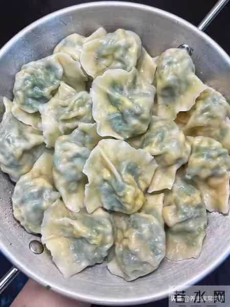 腊八吃饺子，芹菜白菜靠边站，这3种馅味美鲜香，补足营养好过冬