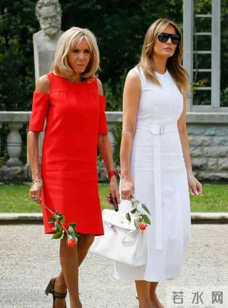 法国第一夫人遇劲敌，比美国第一夫人小2岁，衣品、年轻度输太多
