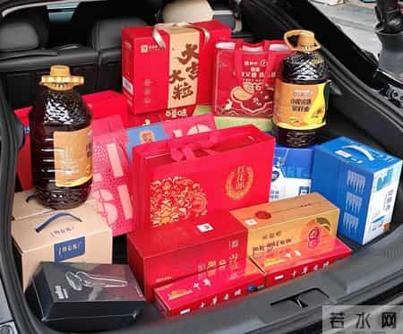 去年小姑子蹭我们车回家,路上花3000,她一分不出,今年我没惯她