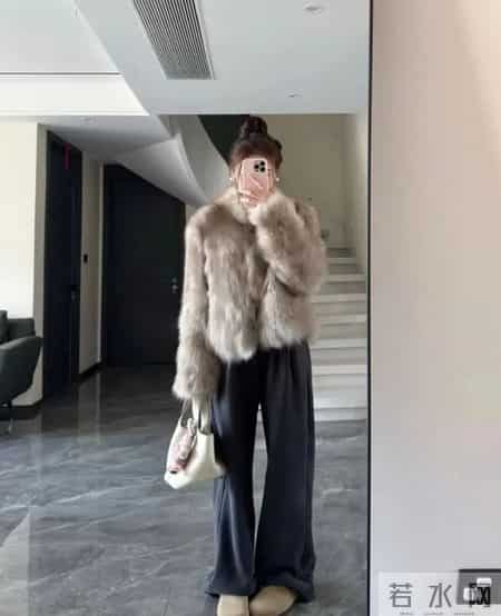 “浅棕皮草 + 阔腿裤” 太绝了！富家千金秋冬氛围感直接拉满～