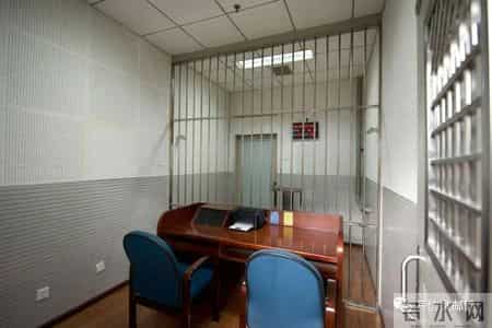 监狱释放前，会发三样东西。