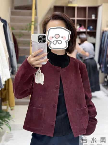 女人一旦过了50岁，这3种“大妈色”尽量别穿了，显老土、廉价！