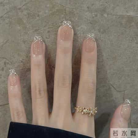 富家千金的本命美甲！碎钻法式边温柔到发光