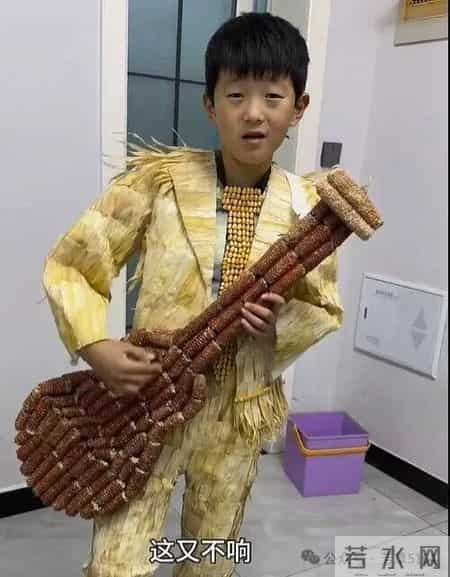 河南一宝妈，因“用银杏叶给儿子做龙袍”火了，网友：卷到马年了