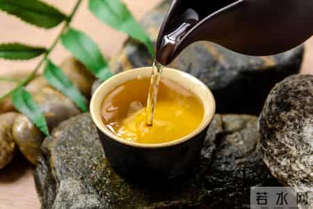 茶是老年痴呆的“催化剂”？医生反复强调：上了年纪，3种茶少喝