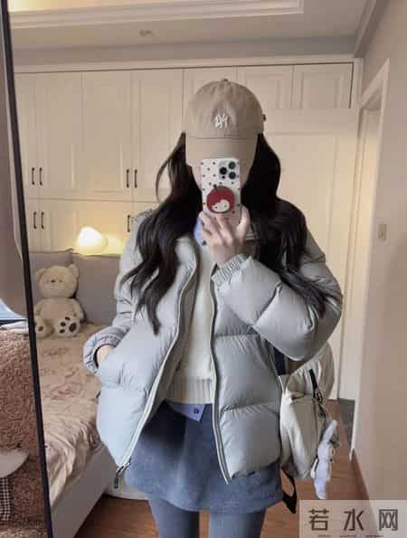 今冬火了一种新穿法,叫”羽绒服叠穿”,保暖又时髦!